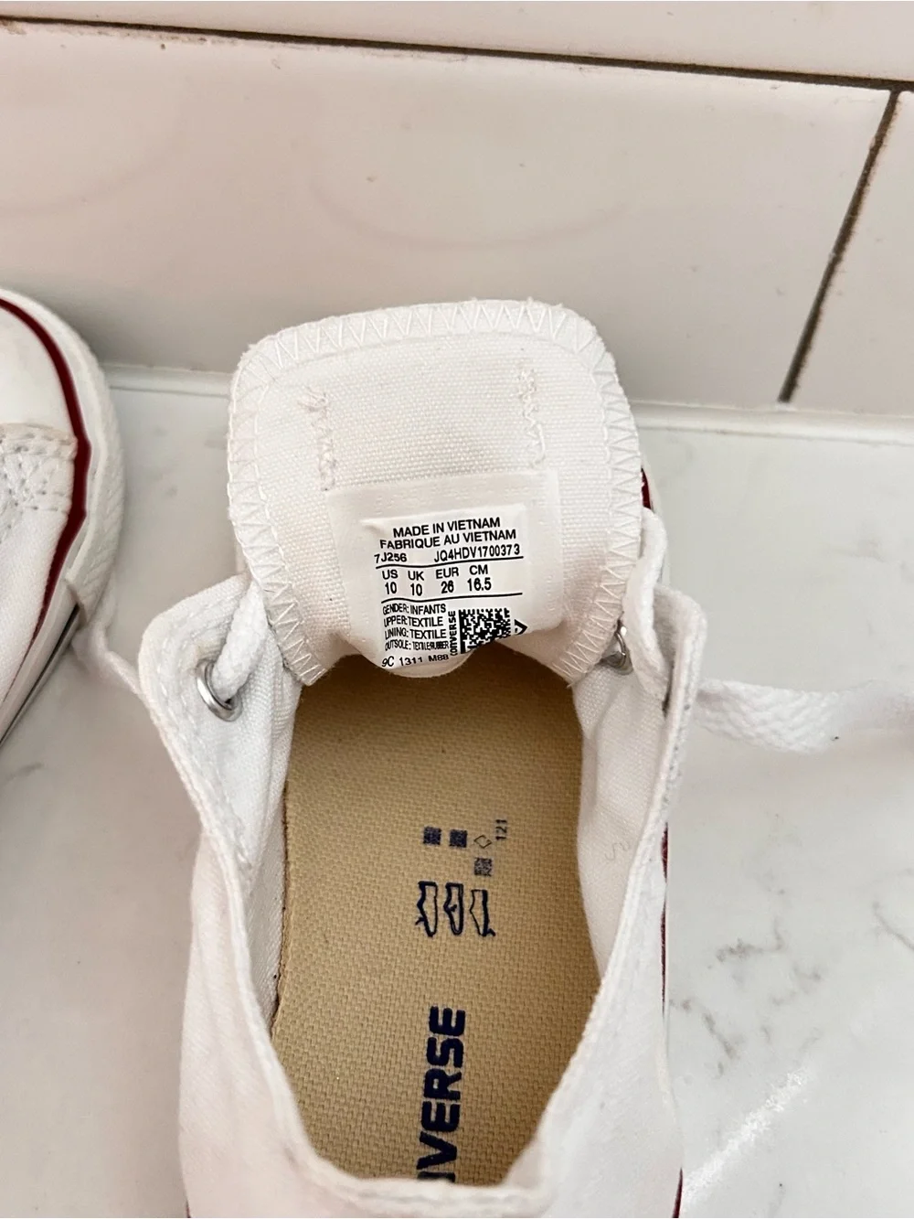 Converse Kids White Canvas Low Top Sneakers size 10